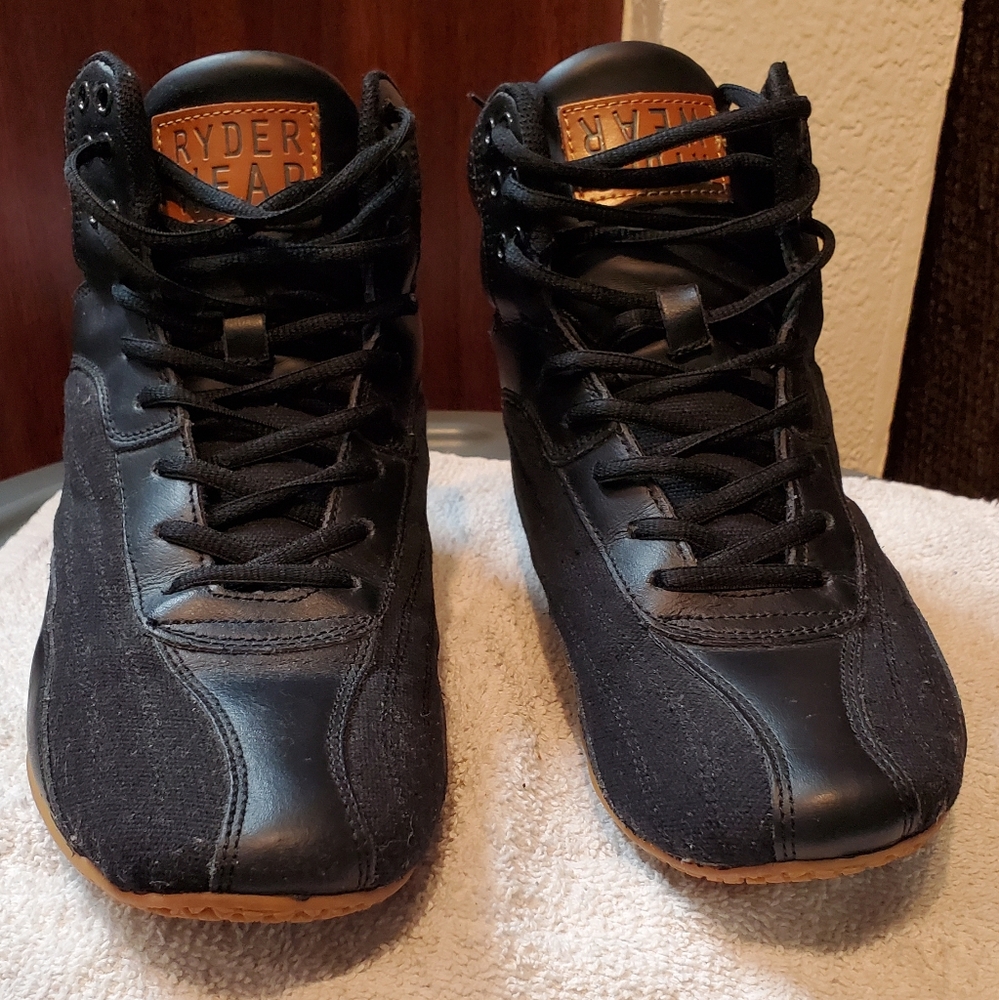 Gym boots